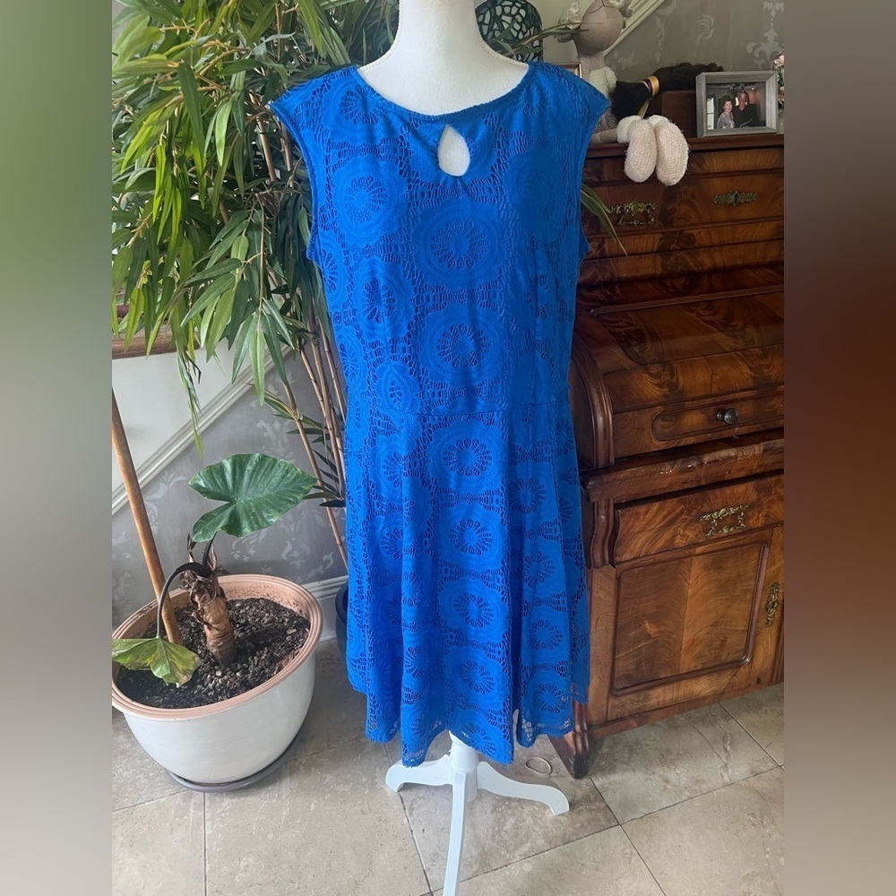 London Style collection, woman, 16 W ladies, royal blue crewneck, crochet dress - Picture 6 of 13